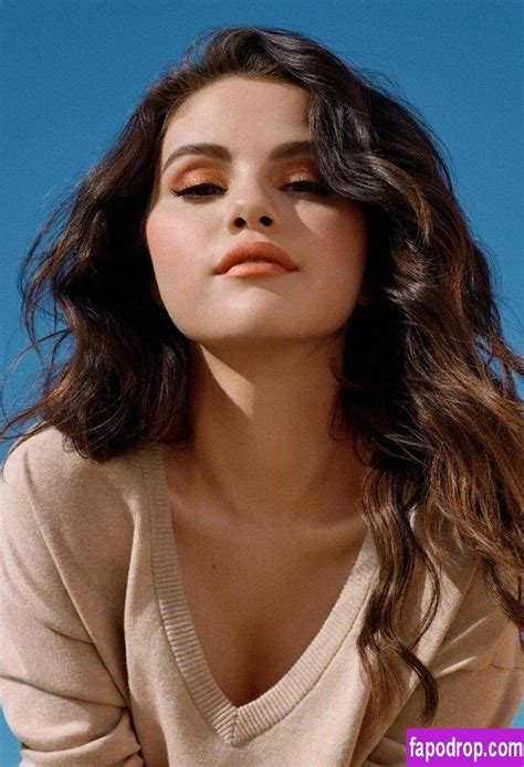 selena gomez leaked pics|9 Disney Stars Whove Posed Nude